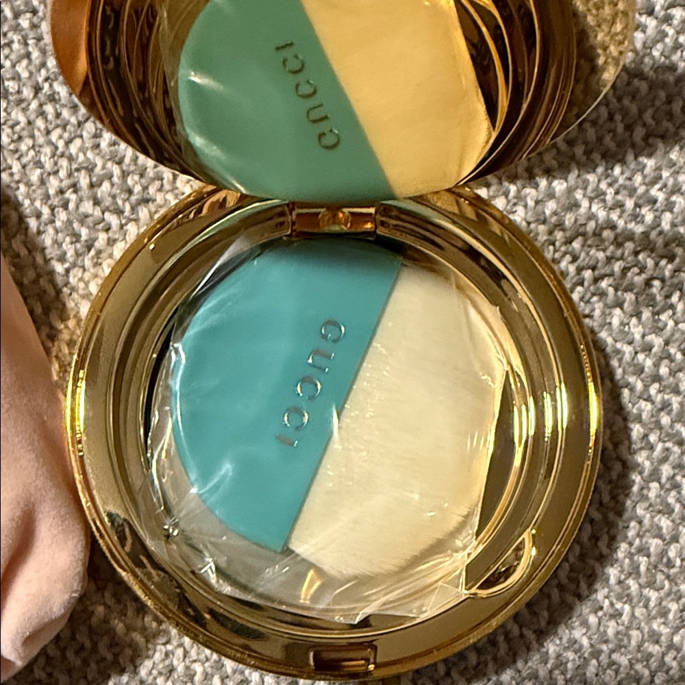 Gucci Tan Bronzer NWOT - Picture 5 of 8